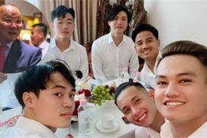 Video: HLV Park Hang Seo cùng dàn tuyển thủ Việt Nam dự tiệc cưới Công Phượng