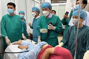 Hà Tĩnh tiếp nhận kỹ thuật nội soi từ Bệnh viện Trung ương Huế