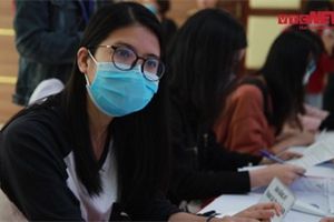 Video: Cô gái 25 tuổi ở Bắc Ninh tự tin đăng ký tiêm thử vaccine COVID-19