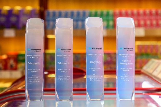 A row of clear plastic objectsAI-generated content may be incorrect.