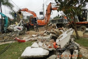 Nghệ An: Sập cổng Nhà văn hóa huyện 3 người tử vong