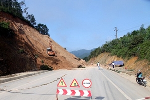 Hà Tĩnh: Thông đường tỉnh lộ 3 sau gần 3 ngày sạt lở đất
