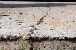 Vũ Quang - Hà Tĩnh: Đường giao thông hơn 100 tỷ đồng chưa bàn giao đã xuống cấp