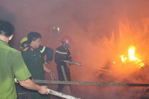 Hà Tĩnh: Hơn 40 ki-ốt chợ Bộng bị thiêu trụi trong đêm