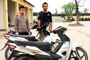 Hà Tĩnh: Bắt hai đối tượng trộm xe máy "nhanh như chớp"