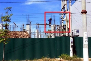 Hà Tĩnh: Công trình tổ hợp thương mại dịch vụ 5 tầng vi phạm hành lang an toàn lưới điện cao áp