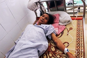 Cám cảnh cựu nữ thanh niên xung phong đơn độc chống chọi ung thư