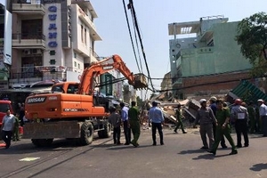 Bình Định: Sập nhà 3 tầng 1 cụ ông tử vong