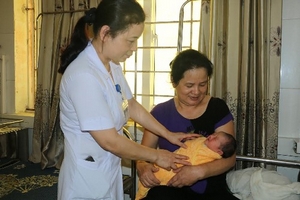 Hà Tĩnh: Cứu sống mẹ con sản phụ  mang thai trong ổ bụng