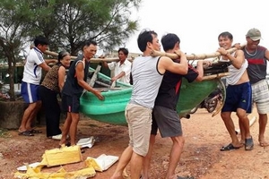 Quảng Bình: Người dân khẩn trương ứng phó với cơn bão số 10