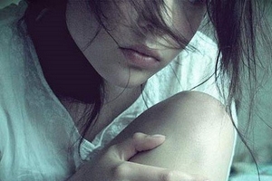 Hành trình trượt ngã đầy cay đắng của cô gái 12 tuổi bỏ nhà đi bán "cái ngàn vàng"