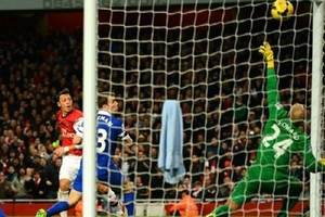 Kết quả bóng đá: Oezil lập công, Arsenal vẫn chia điểm