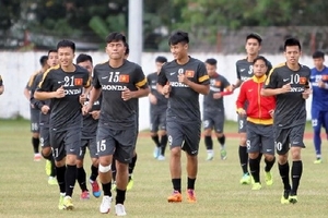 HLV Hoàng Văn Phúc cẩn trọng trước U23 Singapore