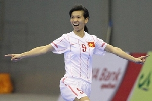 Tuyển futsal nữ Việt Nam "vùi dập" chủ nhà trong ngày ra quân