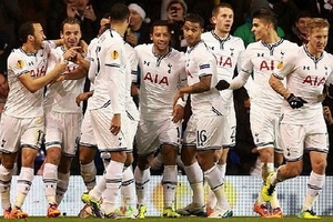 Europa League: Tottenham bùng nổ, Wigan chia tay tủi nhục