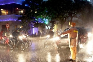 Hà Nội: Tăng cường tuần tra, xử lý vi phạm giao thông đêm