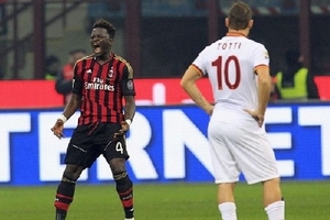 AC Milan chia điểm với Roma, Juventus hoan hỉ