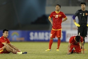 HLV Hoàng Văn Phúc xin lỗi vì kết quả tệ hại của U23 Việt Nam