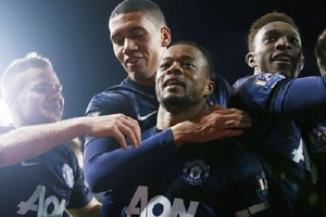 Man United vượt khó, Tottenham lại gây thất vọng lớn