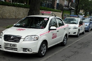 Hà Nội: Xét xử tài xế taxi "ăn chặn" khách nước ngoài