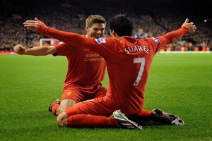 Liverpool trên ngôi đầu bóng đá Anh: Tìm lại quá khứ vinh quang cùng Luis Suarez
