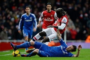 Mourinho chê Arsenal "mít ướt" và ủy mị như phụ nữ