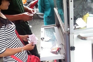 TPHCM: Sân ga la liệt “cò”