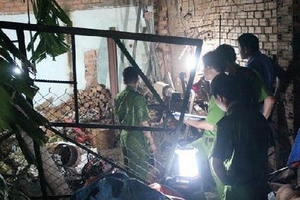 Cưa đầu đạn 105 ly, chủ xưởng gỗ bị thổi bay cánh tay