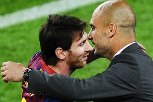Nghỉ dưỡng thương, Messi vẫn được Guardiola tôn vinh