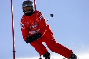 Schumacher bị đập đầu vào đá, phải phẫu thuật não