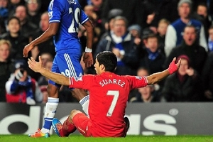 Jose Mourinho lại "nói đểu" Luis Suarez dù đã thắng