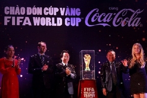 Cúp Vàng World Cup chính thức có mặt tại Việt Nam