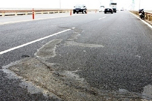 Bổ sung thêm 20 tỷ đồng “vá” mặt cầu Thăng Long