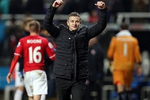Kết quả bóng đá: Ole Gunnar Solskjaer ra mắt ấn tượng