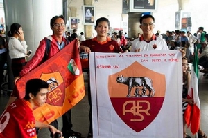 CĐV Việt Nam vượt hơn 1000 km để cổ vũ... U19 Roma