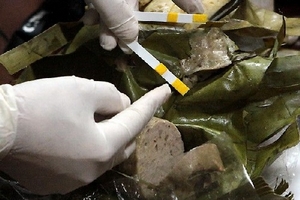 Hà Nội: 2 mẫu giò chả có lượng chất bảo quản vượt mức