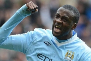 Yaya Toure lập hat-trick Cầu thủ xuất sắc nhất châu Phi