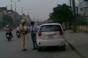 Thanh tra xử lý taxi không xuể