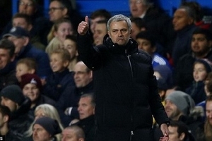 Mourinho phẫu thuật sau đại chiến, Eto'o chọn đích "treo giày"