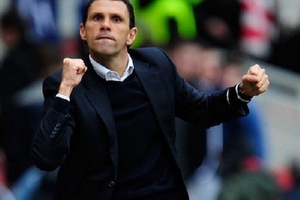 HLV Poyet "kinh ngạc" khi Sunderland loại được M.U