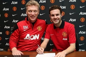 Juan Mata chính thức gia nhập Man United với giá kỷ lục