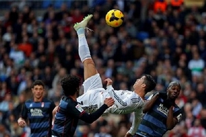 Real lên ngôi đầu Liga với kỷ lục "vô tiền khoáng hậu"