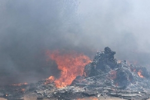 Cháy lớn thổi bay 5 căn nhà của hàng chục lao động nhập cư