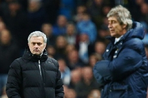 Quá tức giận, Pellegrini lên tiếng phản pháo Mourinho