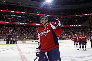 Cha của sao hockey Nga bị đau tim khi xem con thi đấu