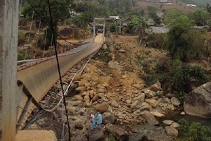 Đứt cầu treo tại Lai Châu, gần 40 người thương vong