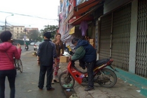 Hà Nội: Rượu say, hạ cẳng tay với người va chạm