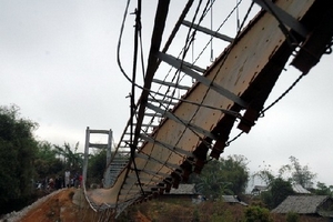 Cầu treo Chu Va 6 bị sập là do làm ẩu ốc neo cáp