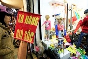 Hàng giảm giá: “Treo đầu dê, bán thịt chó”