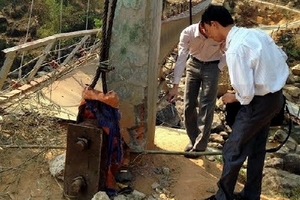 Cầu treo Chu Va 6: Ốp gạch và trát vữa để tạo thẩm mỹ